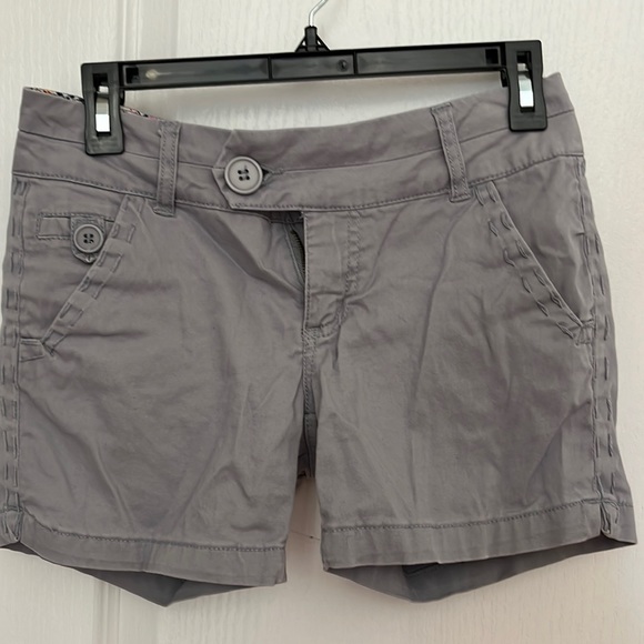 Juniors size 3 grey shorts - Picture 1 of 3